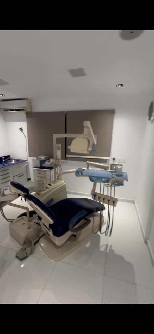 عيادة اسنان للايجار