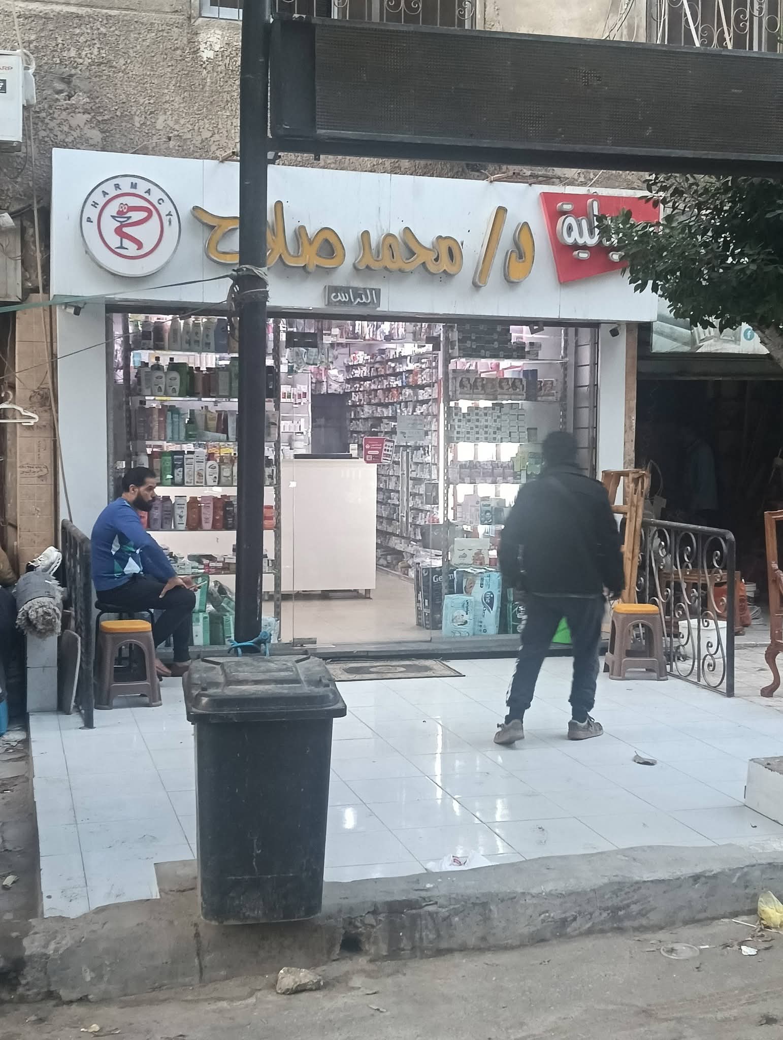 صيدلية للبيع بمكرم عبيد