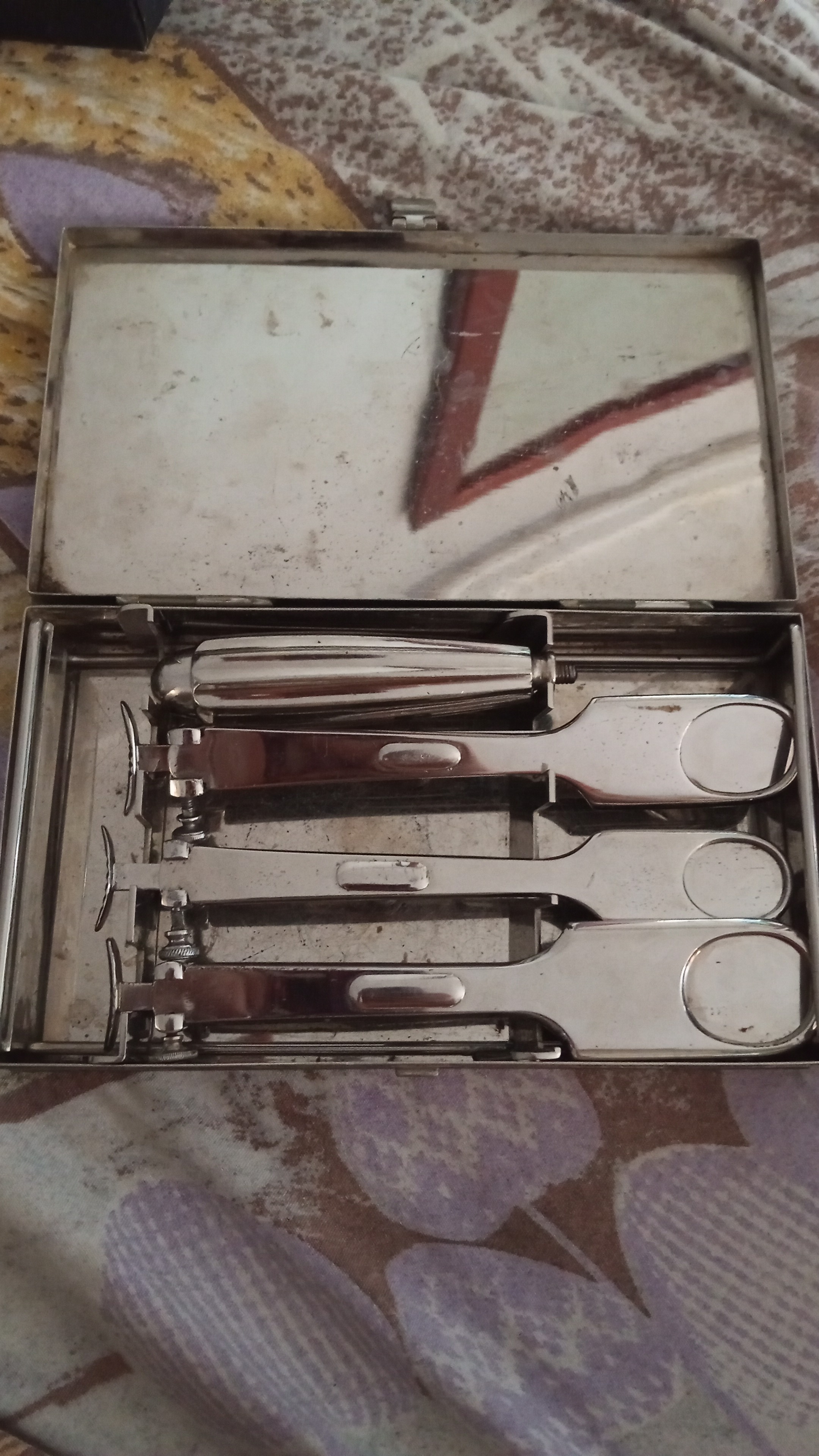 مشرط جراحي قديم متعدد الشفرات (Scalpel/Surgical Blade Set):